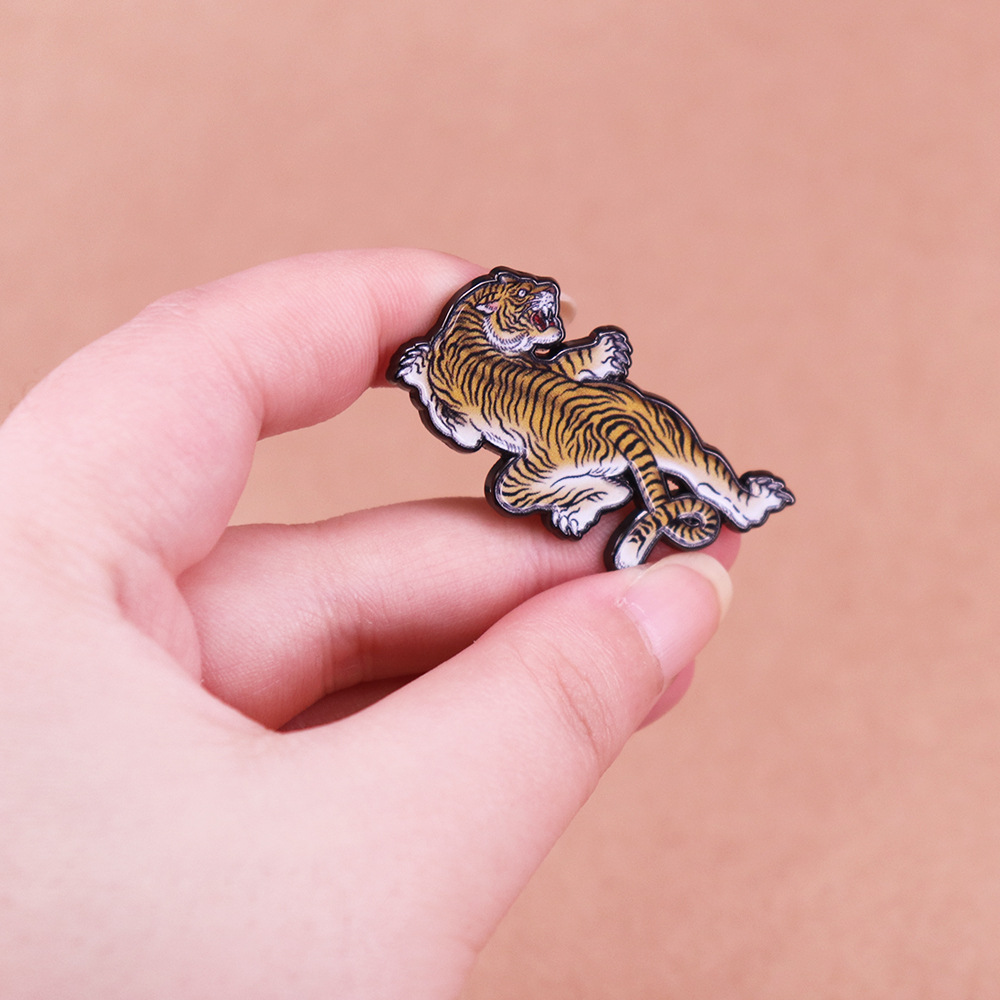 Pin Enamel Zodiak Cina Motif H - Ethnic Modern Fashion ulasan dan harga